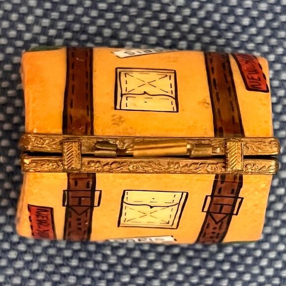 Vintage Limoges Vintage Paris Suitcase - Rare Find. - Picture 3 of 6